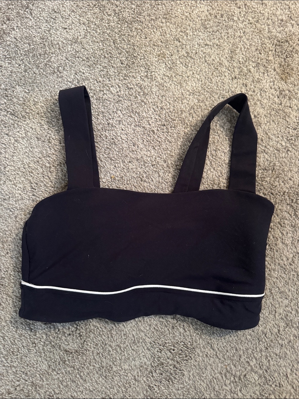 Black sports bra with Contrast Piping
